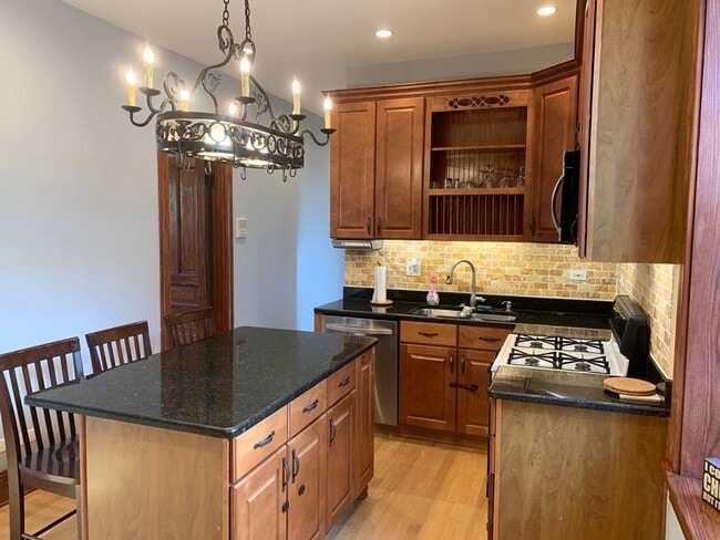 Kitchen - 928 N Richmond St
