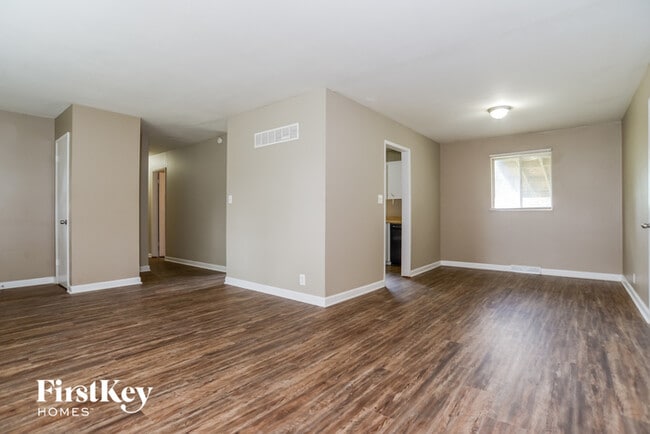 Building Photo - 4610 NE Sunnybrook Ln