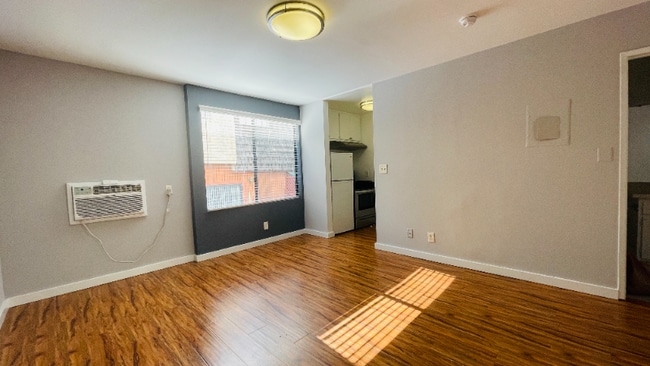 Photo - 7044 Hawthorn Ave Apartment