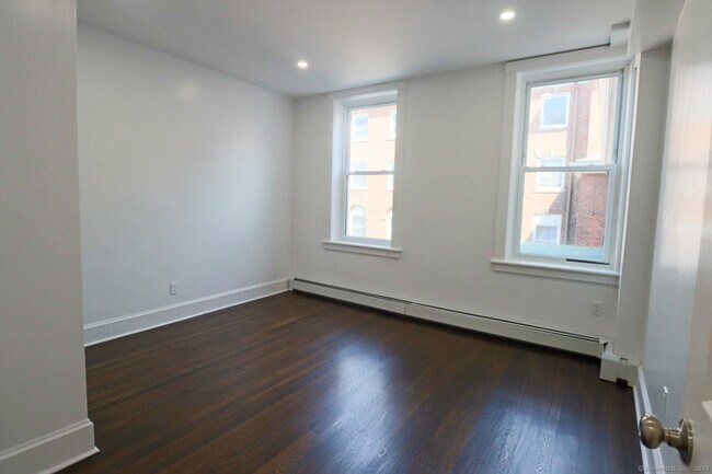Building Photo - 156 Garfield Ave