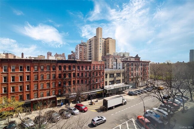 Building Photo - 400 Central W Park