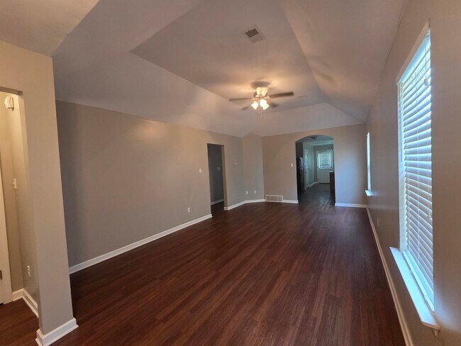 Foto del edificio - 1315 Crosstown Ct