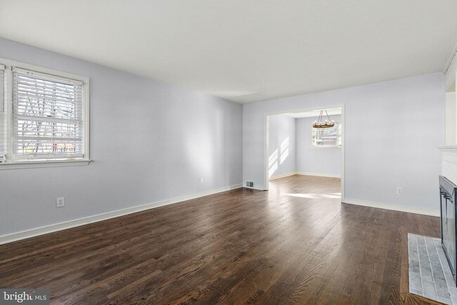 Foto del edificio - 246 Waverly Rd