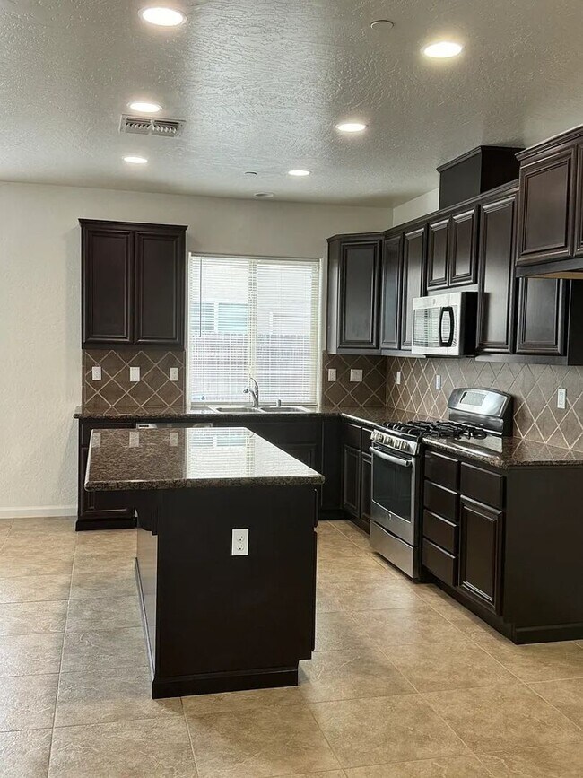 Foto del edificio - Beautiful Home! Move in ready!