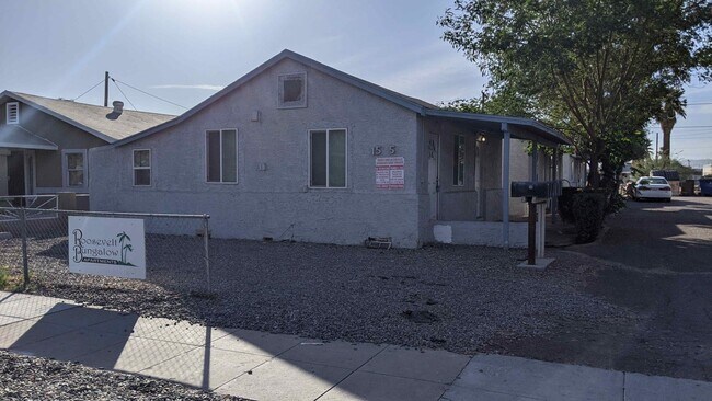 Building Photo - Cozy Studio 1 Bath All Utilities Paid Sect...