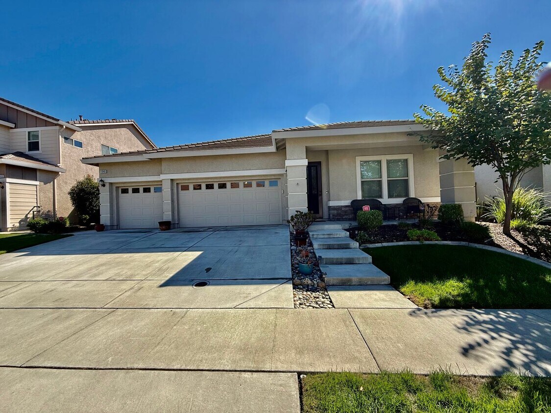 Primary Photo - Beautiful home is available NOW
