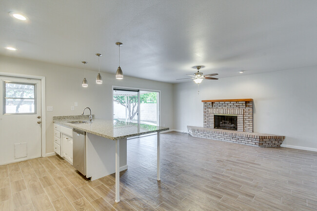 Building Photo - FULLY REMODELED 4 BEDROOM, 2 BATH HOME - M...