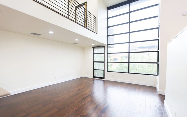 Foto del edificio - 1300 W 5th St