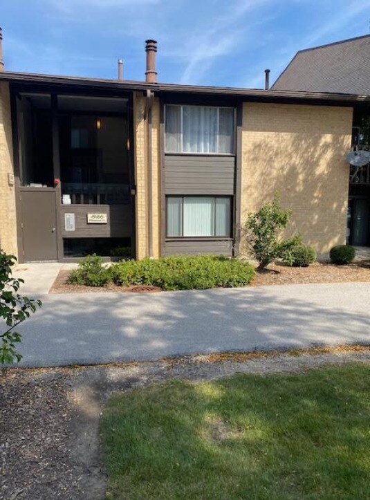Foto del edificio - 6186 Pinewood Ct