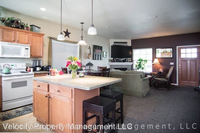 Building Photo - 61211 Fairfield Dr