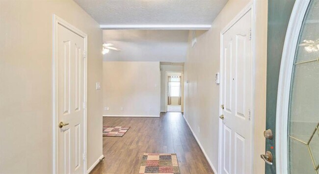 Building Photo - 5030 Deer Point Dr