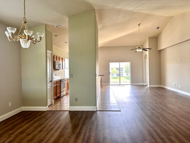 Building Photo - 3900 Playa Del Sol Dr