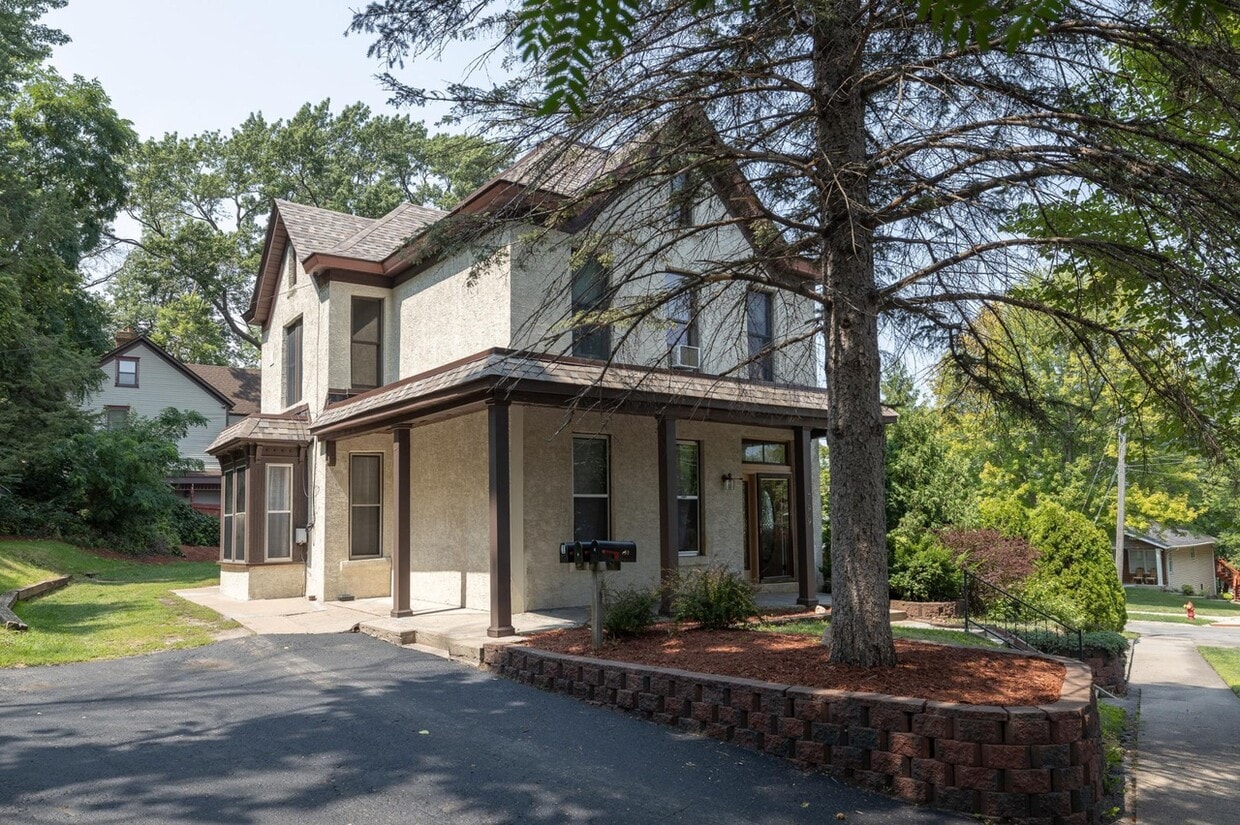 799 Oakdale Ave Unit APT 3 Studio, Saint Paul, MN 55107 Apartments in