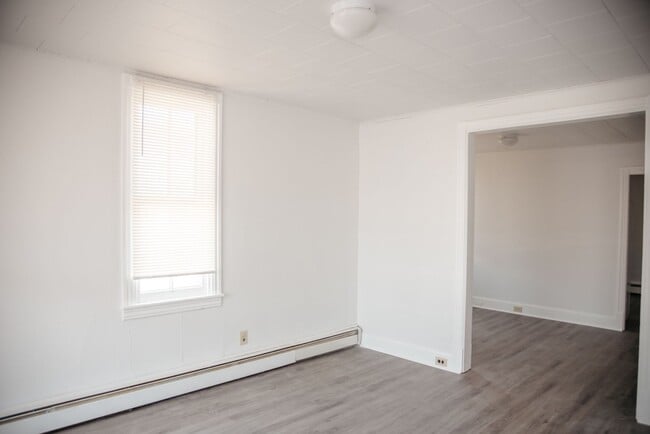 Building Photo - 106 W Park St