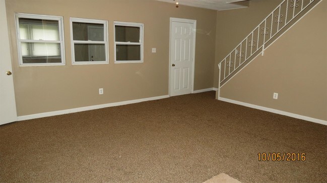 Building Photo - 10 Brierdale Ln