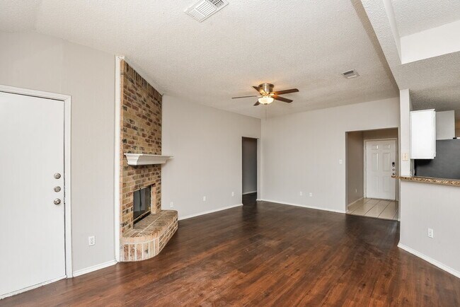 Foto del edificio - 1040 Glencrest Dr