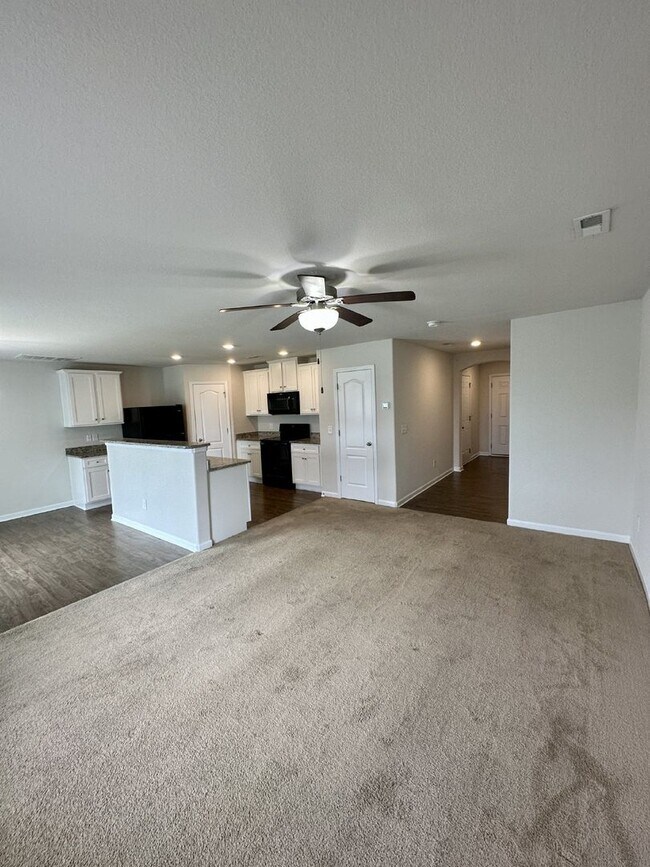 Foto del edificio - Paw Creek Village Townhome with 3BR/2.5BA ...