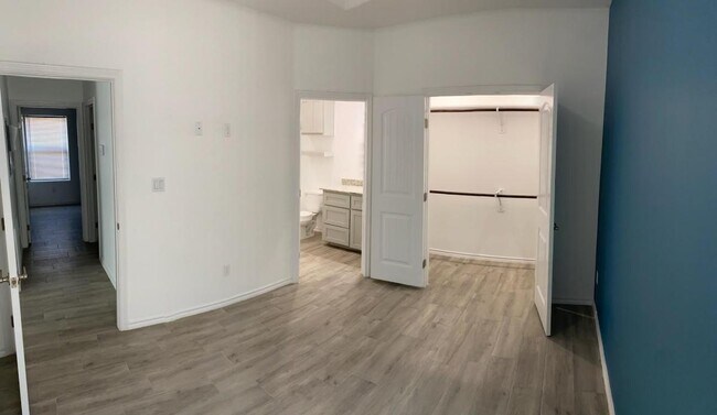 Building Photo - 3715 E Moreland Dr