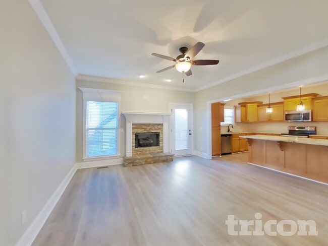 Building Photo - 300 Dutch Fls Cv