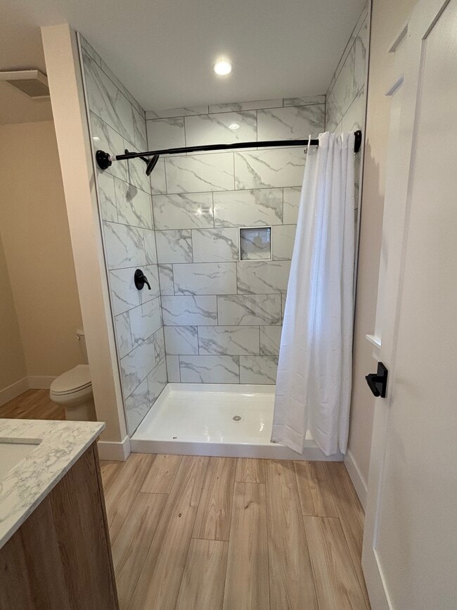 Foto del edificio - 480 SE Reed Market Rd