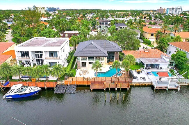 Foto del edificio - 3343 NE 166th St