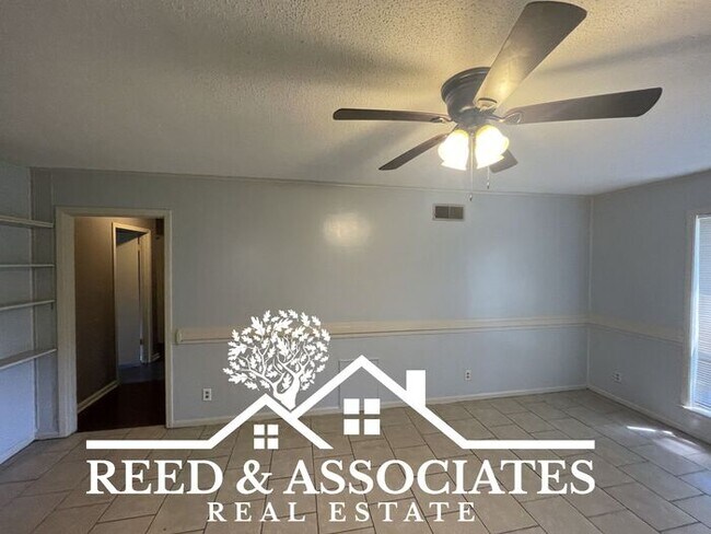 Building Photo - JUST REDUCED ~ MOVE IN SPECIAL