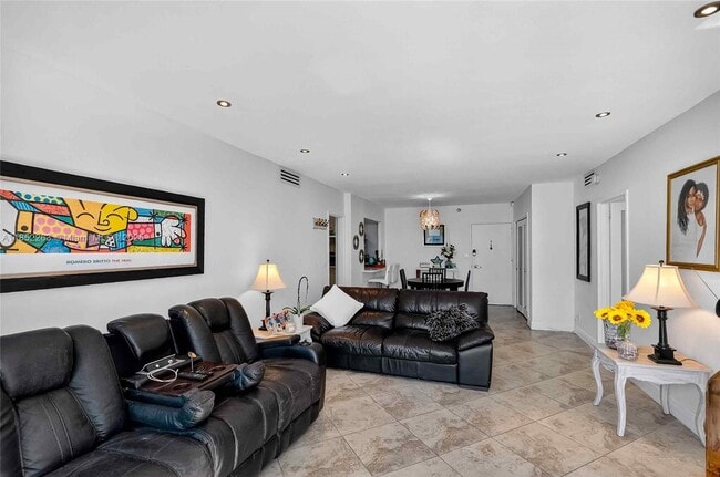 Building Photo - 5700 Collins Ave