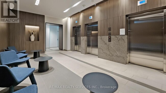 Photo du bâtiment - 1787-1787 St Clair Ave W
