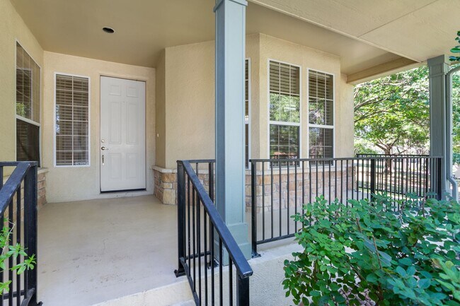 Building Photo - 118 Larkspur Ln
