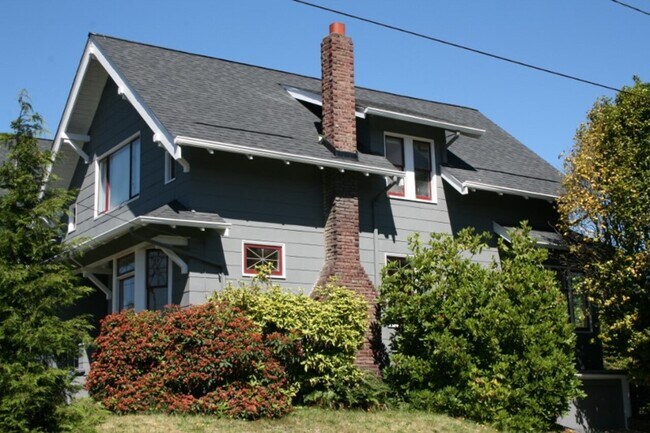 Building Photo - 220 Crockett