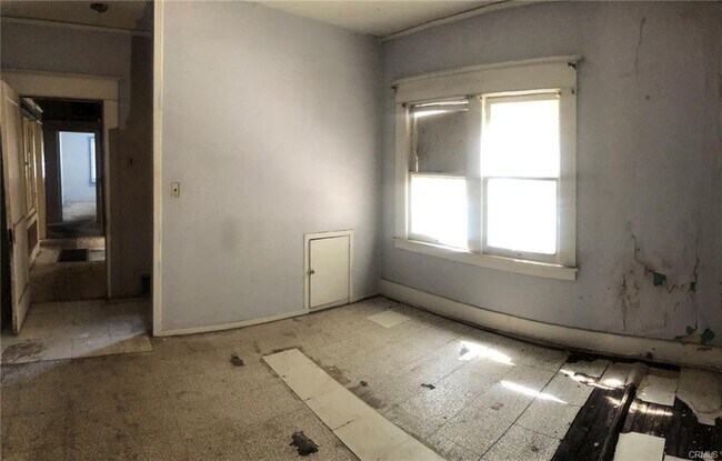 Building Photo - 1225 W 41st St