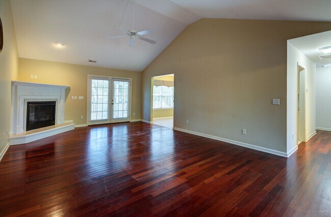 Building Photo - Beautiful Brick Home for Rent in Telfair F...