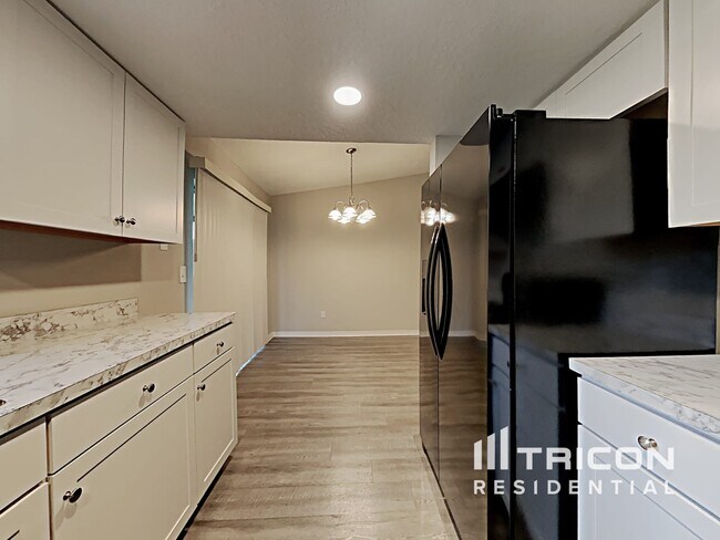 Building Photo - 707 Climate Dr