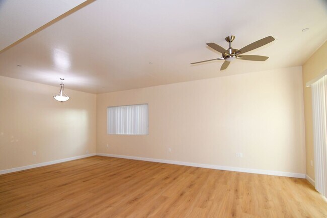Foto del edificio - 571 Moss St