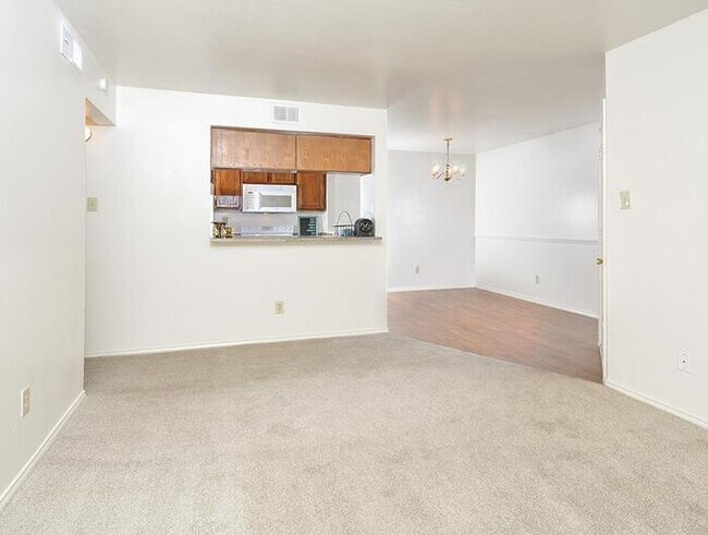 Foto del edificio - 2626 Thousand Oaks Dr
