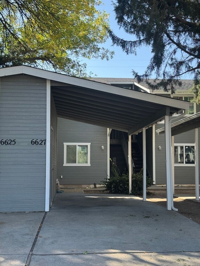 Building Photo - 6625 W Douglas St