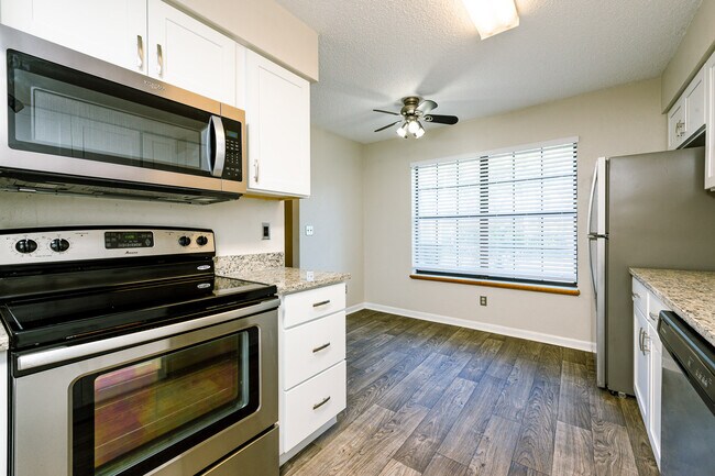 Building Photo - 14 Oakwood Park