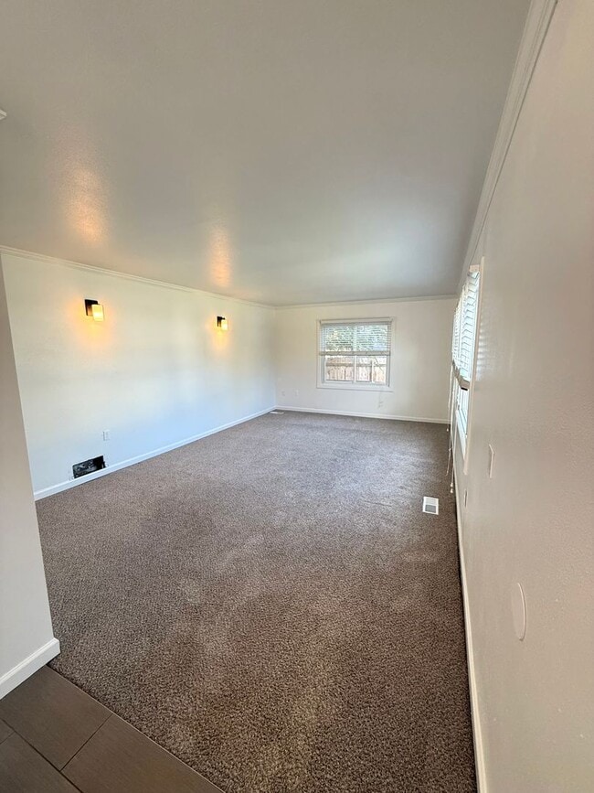 Building Photo - 1431 Johnston Ave