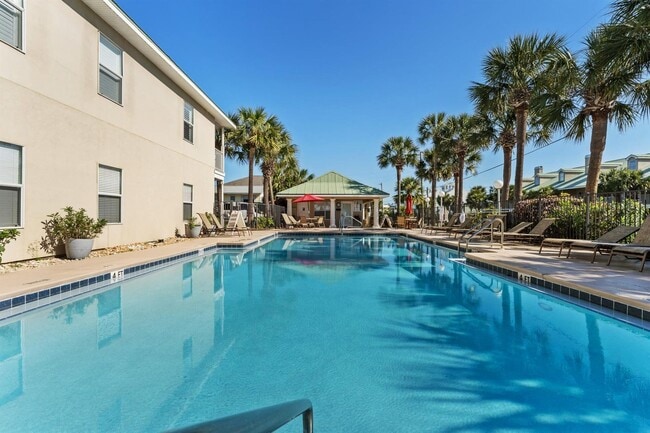 Building Photo - Beautifully furnished 2B/2B condo steps from Gulf of Mexico available for long term lease!