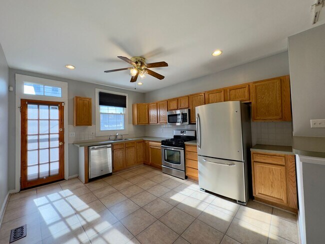 Foto del edificio - Charming 2Bed/3Bath in Greektown