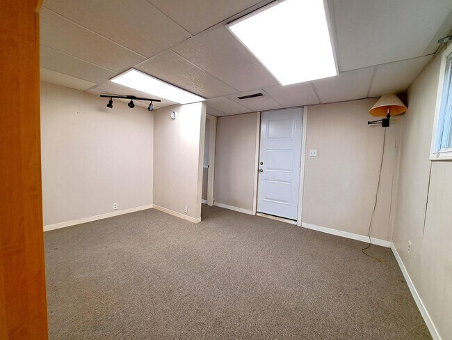 Building Photo - 9578 Avery Ln