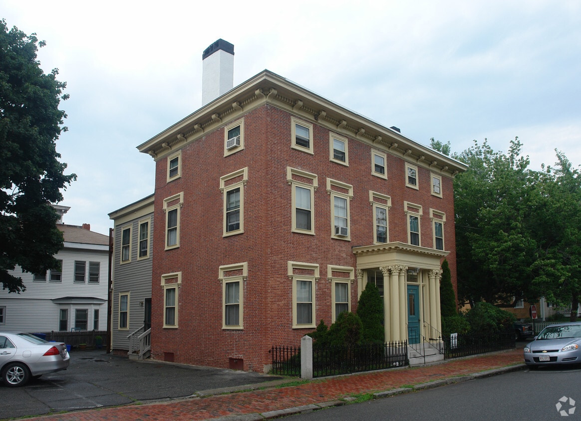 10 Washington St, Newburyport, MA 01950 Apartments in Newburyport, MA