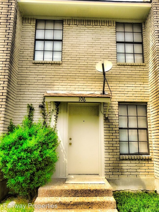 Building Photo - 2 br, 1.5 bath Apartment - 210 W Lake Drive