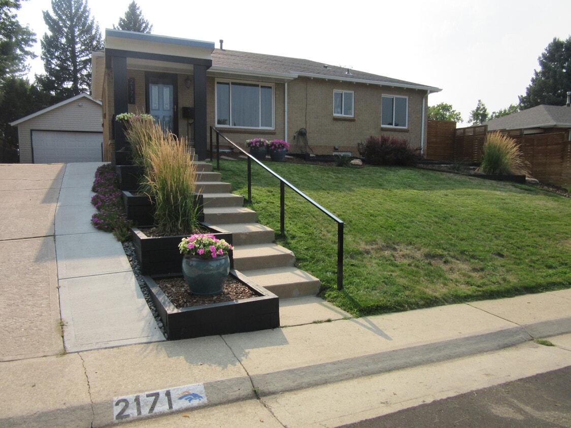 Foto principal - 2171 S Yates St