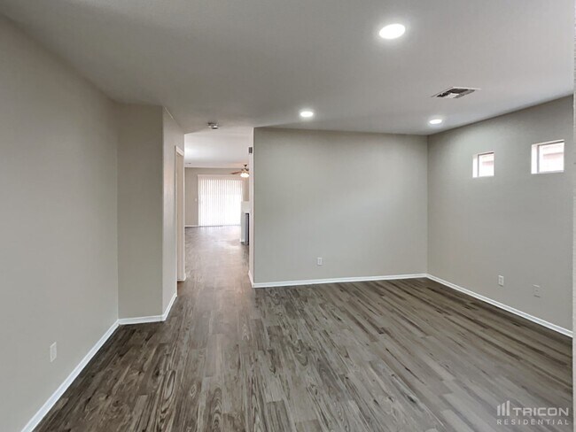 Building Photo - 2618 S Devonna Ln