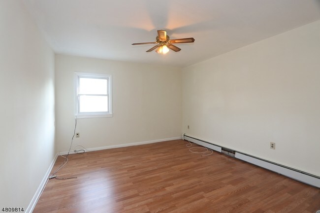 Foto del edificio - 326 S Main St