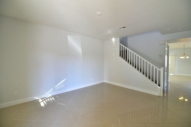 Foto del edificio - BEAUTIFUL 4BED/3BATH Home w/ 2 Car Garage ...