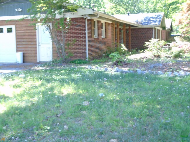 Building Photo - 729 Concord Rd SW