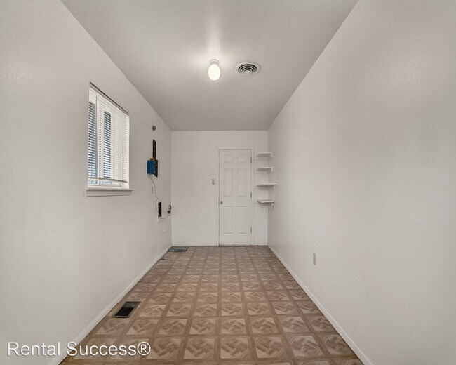Building Photo - 3 br, 2 bath House - 213 Clairemont Drive