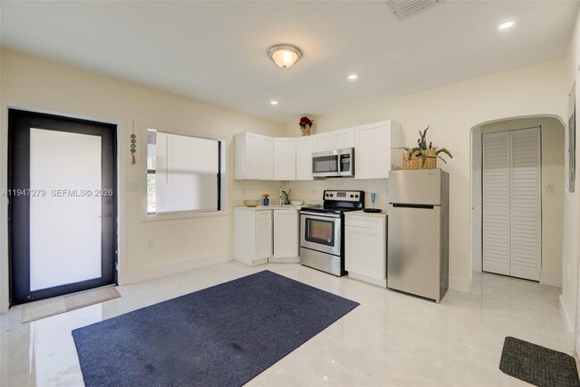 Foto del edificio - 742 NW 70th St